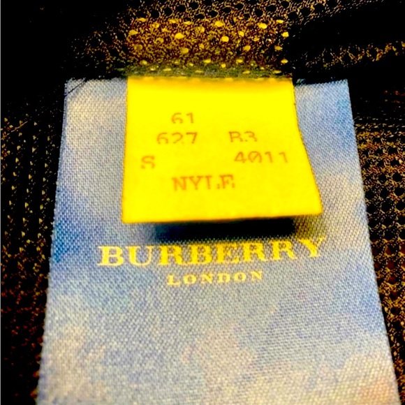 Authentic Burberry NYLE Poncho - Picture 7 of 8